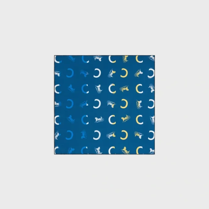 Bandana z jedwabnej tkaniny skośnej Bandana z jedwabnej tkaniny skośnej
