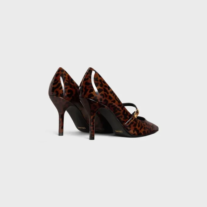 CELINE Judy Strappy Pump z nadrukiem lamparta na lakierowanej skórze cielęcej CELINE Judy Strappy Pump z nadrukiem lamparta na lakierowanej skórze cielęcej