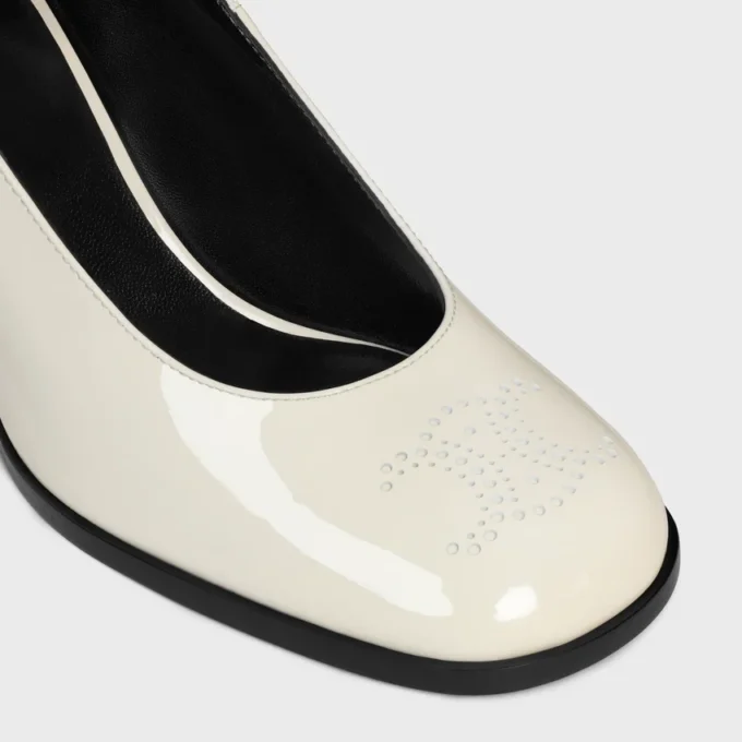 CELINE Lily Perforated Triomphe Babies z lakierowanej skóry cielęcej CELINE Lily Perforated Triomphe Babies z lakierowanej skóry cielęcej