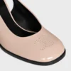 CELINE Lily Perforated Triomphe Slingback z lakierowanej skóry cielęcej CELINE Lily Perforated Triomphe Slingback z lakierowanej skóry cielęcej