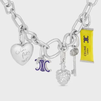 Charms CELINE Triomphe z emalii i mosiądzu z wykończeniem rodowym Charms CELINE Triomphe z emalii i mosiądzu z wykończeniem rodowym