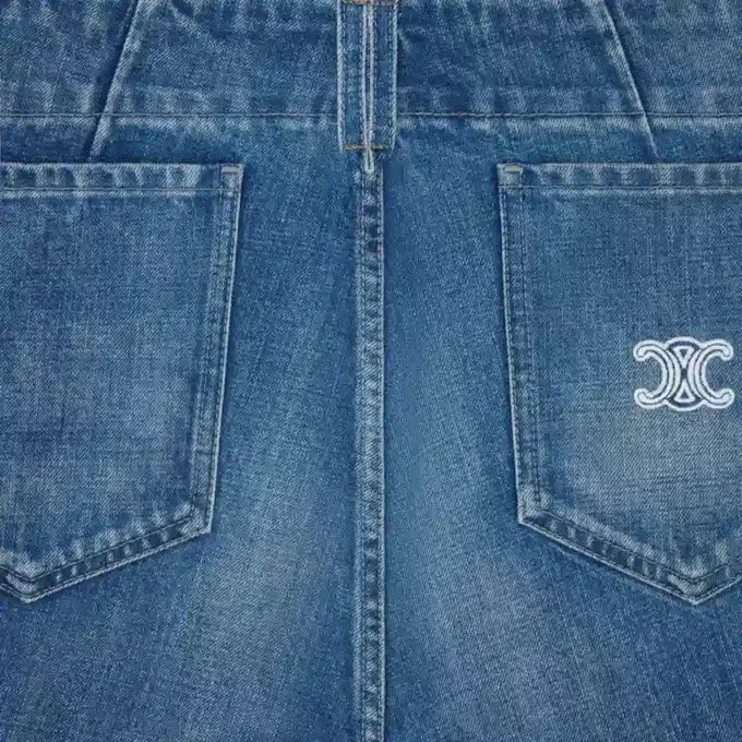 Dżinsy z rozszerzanymi nogawkami 002 z lekkiego bawełnianego denimu