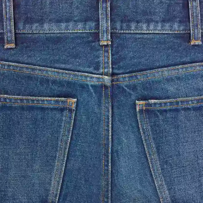 Dżinsy z rozszerzanymi nogawkami w kolorze ciemnego denimu Dżinsy z rozszerzanymi nogawkami w kolorze ciemnego denimu