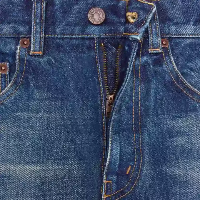 Dżinsy z rozszerzanymi nogawkami w kolorze ciemnego denimu Dżinsy z rozszerzanymi nogawkami w kolorze ciemnego denimu