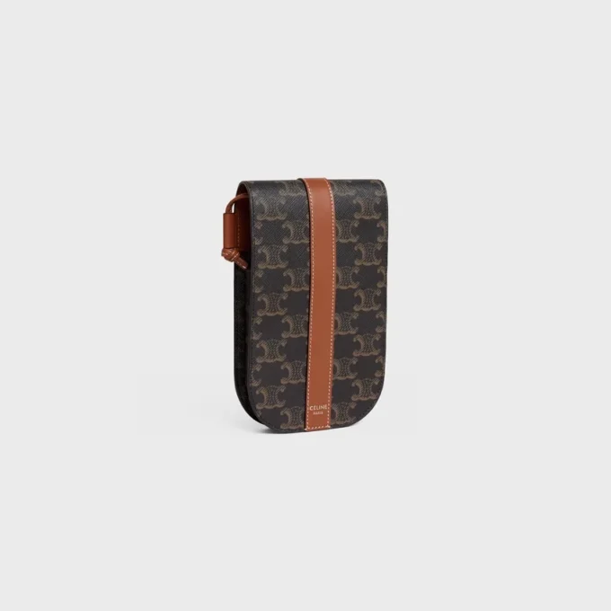 Etui na telefon z klapką z Triomphe Canvas i skóry cielęcej Etui na telefon z klapką z Triomphe Canvas i skóry cielęcej