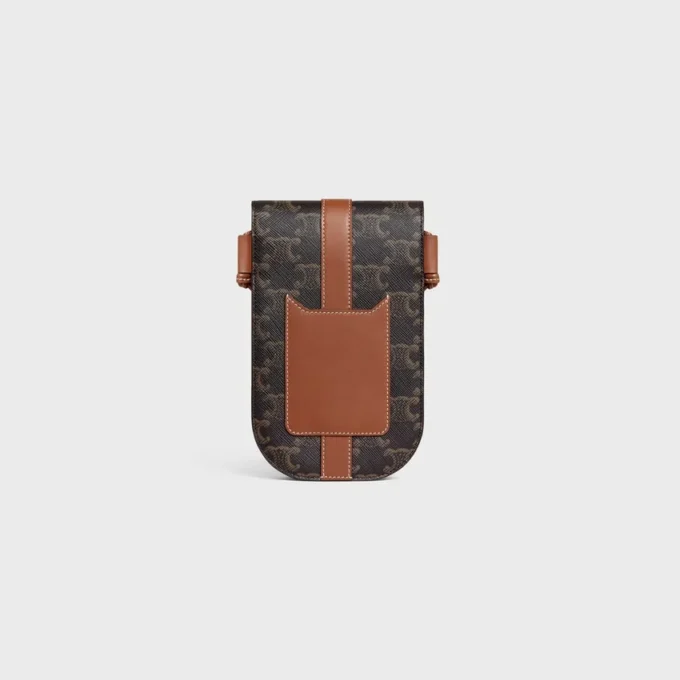 Etui na telefon z klapką z Triomphe Canvas i skóry cielęcej Etui na telefon z klapką z Triomphe Canvas i skóry cielęcej