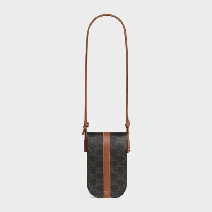Etui na telefon z klapką z Triomphe Canvas i skóry cielęcej Etui na telefon z klapką z Triomphe Canvas i skóry cielęcej