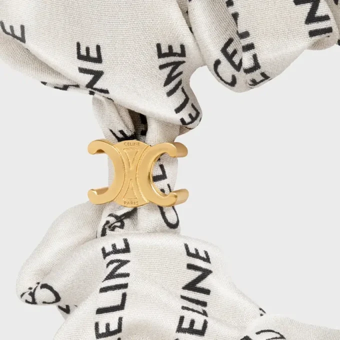 Gumka do włosów CELINE Scrunchy Rayure z jedwabiu i mosiądzu z wykończeniem w kolorze złotym Gumka do włosów CELINE Scrunchy Rayure z jedwabiu i mosiądzu z wykończeniem w kolorze złotym
