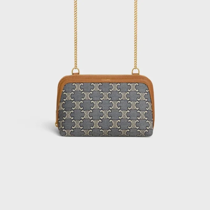 Kopertówka na łańcuszku z wzorem Jacquard Triomphe na całej powierzchni Kopertówka na łańcuszku z wzorem Jacquard Triomphe na całej powierzchni