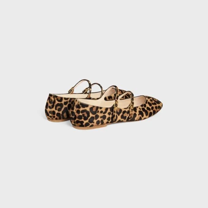 Les Ballerines CELINE Baleriny z podwójnym paskiem z włosistej skóry cielęcej w panterkę Les Ballerines CELINE Baleriny z podwójnym paskiem z włosistej skóry cielęcej w panterkę