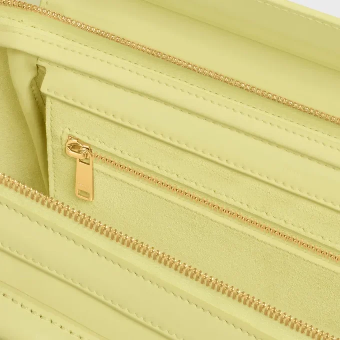 Mała torba Luggage z miękkiej, błyszczącej skóry jagnięcej Mała torba Luggage z miękkiej, błyszczącej skóry jagnięcej
