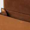 Miękka torba typu Besace z kolekcji Triomphe, wykonana z miękkiej, błyszczącej skóry jagnięcej Miękka torba typu Besace z kolekcji Triomphe, wykonana z miękkiej, błyszczącej skóry jagnięcej