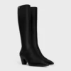 Model – Wysokie buty z jagnięcej skóry Model – Wysokie buty z jagnięcej skóry