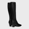 Model – Wysokie buty z jagnięcej skóry Model – Wysokie buty z jagnięcej skóry