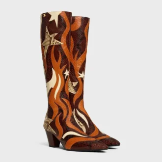 Model – wysokie buty z patchworku z pytona
