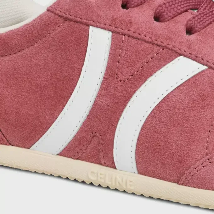 Niskie sznurowane trampki CELINE Jogger z motywem Triomphe, wykonane z zamszowej skóry cielęcej i skóry cielęcej Niskie sznurowane trampki CELINE Jogger z motywem Triomphe, wykonane z zamszowej skóry cielęcej i skóry cielęcej
