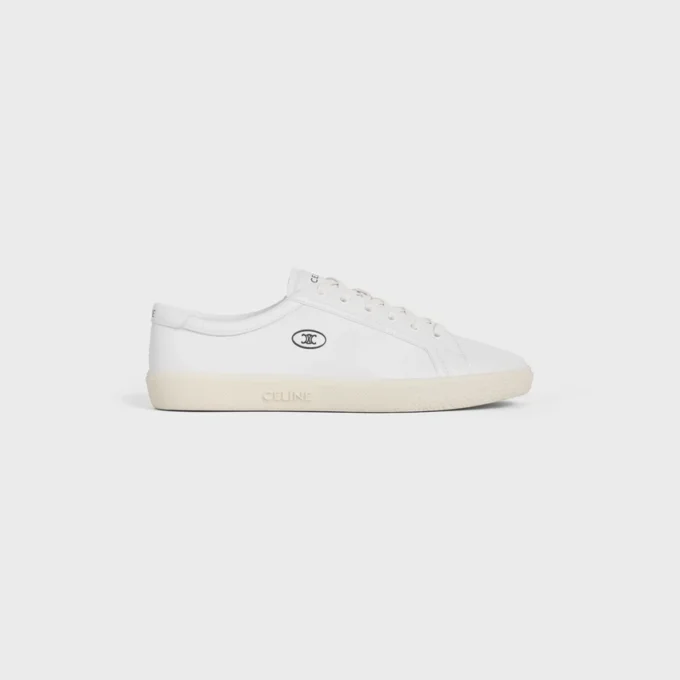 Niskie sznurowane trampki CELINE Lou z motywem Triomphe, wykonane ze skóry jagnięcej Niskie sznurowane trampki CELINE Lou z motywem Triomphe, wykonane ze skóry jagnięcej