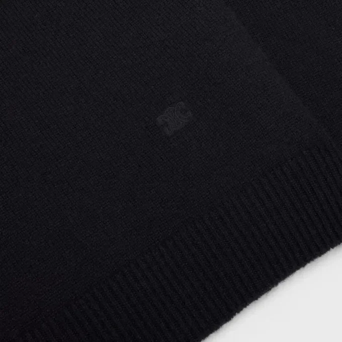 Sweter z dekoltem w serek Triomphe z tradycyjnego kaszmiru Sweter z dekoltem w serek Triomphe z tradycyjnego kaszmiru