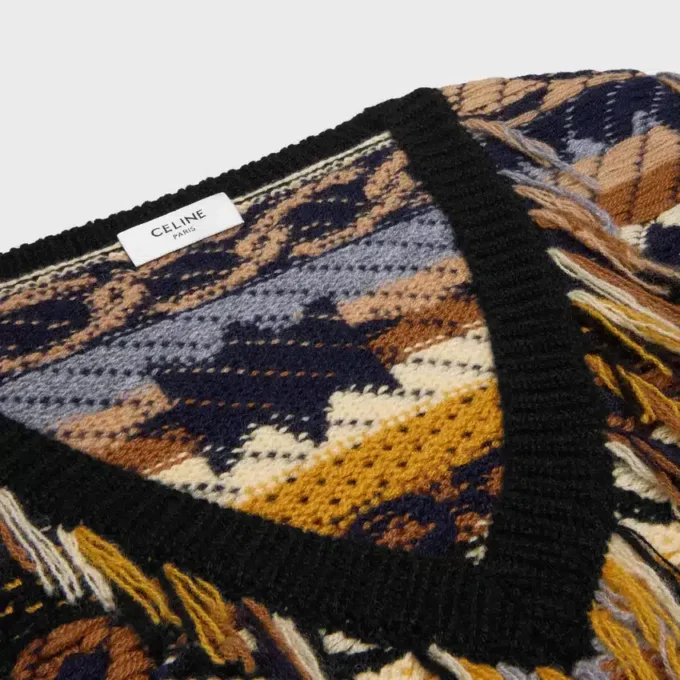 Sweter z dekoltem w serek z żakardowego kaszmiru