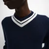 Sweter z dekoltem w serek z kaszmiru Sweter z dekoltem w serek z kaszmiru