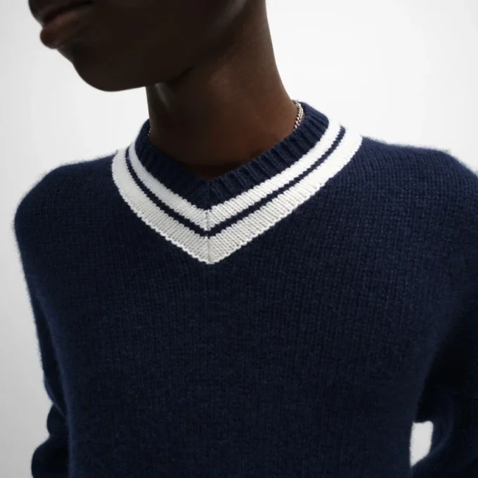 Sweter z dekoltem w serek z kaszmiru Sweter z dekoltem w serek z kaszmiru