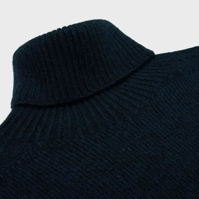 Sweter z golfem z bezszwowego kaszmiru Sweter z golfem z bezszwowego kaszmiru