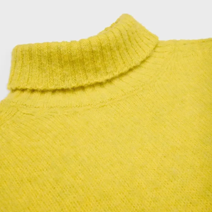 Sweter z golfem z wełny szetlandzkiej Sweter z golfem z wełny szetlandzkiej