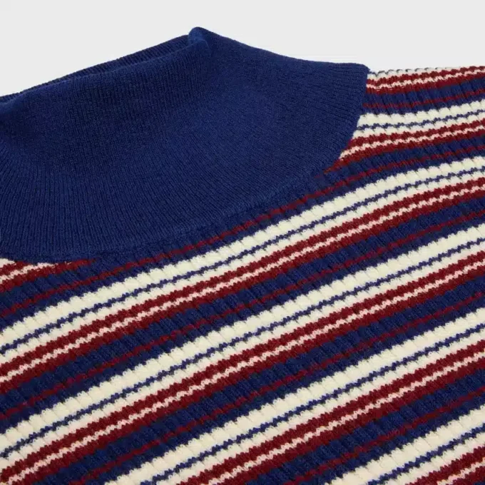 Sweter z golfem z wełny w prążki Sweter z golfem z wełny w prążki