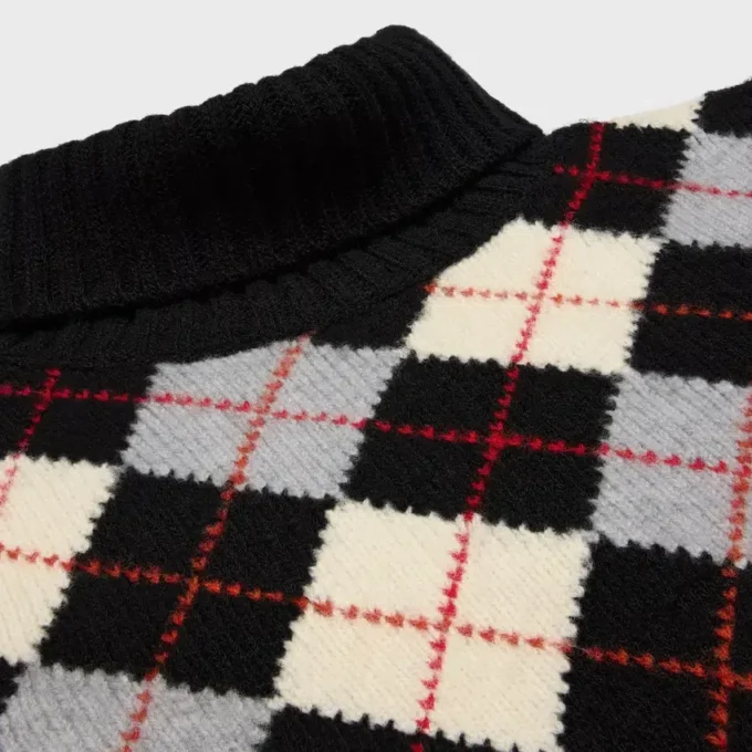 Sweter z golfem z wełny w romby