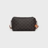 Torba crossbody Take Away z Triomphe Canvas i skóry cielęcej Torba crossbody Take Away z Triomphe Canvas i skóry cielęcej