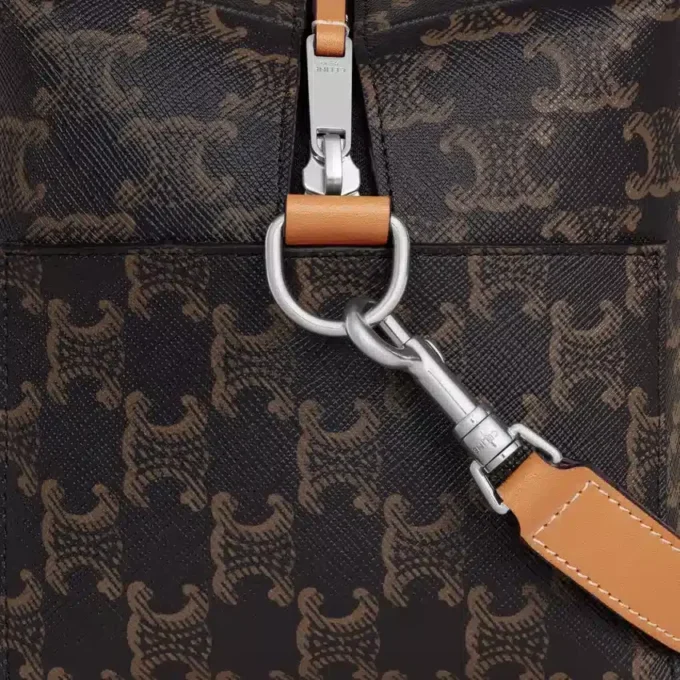 Torba crossbody Take Away z Triomphe Canvas i skóry cielęcej Torba crossbody Take Away z Triomphe Canvas i skóry cielęcej
